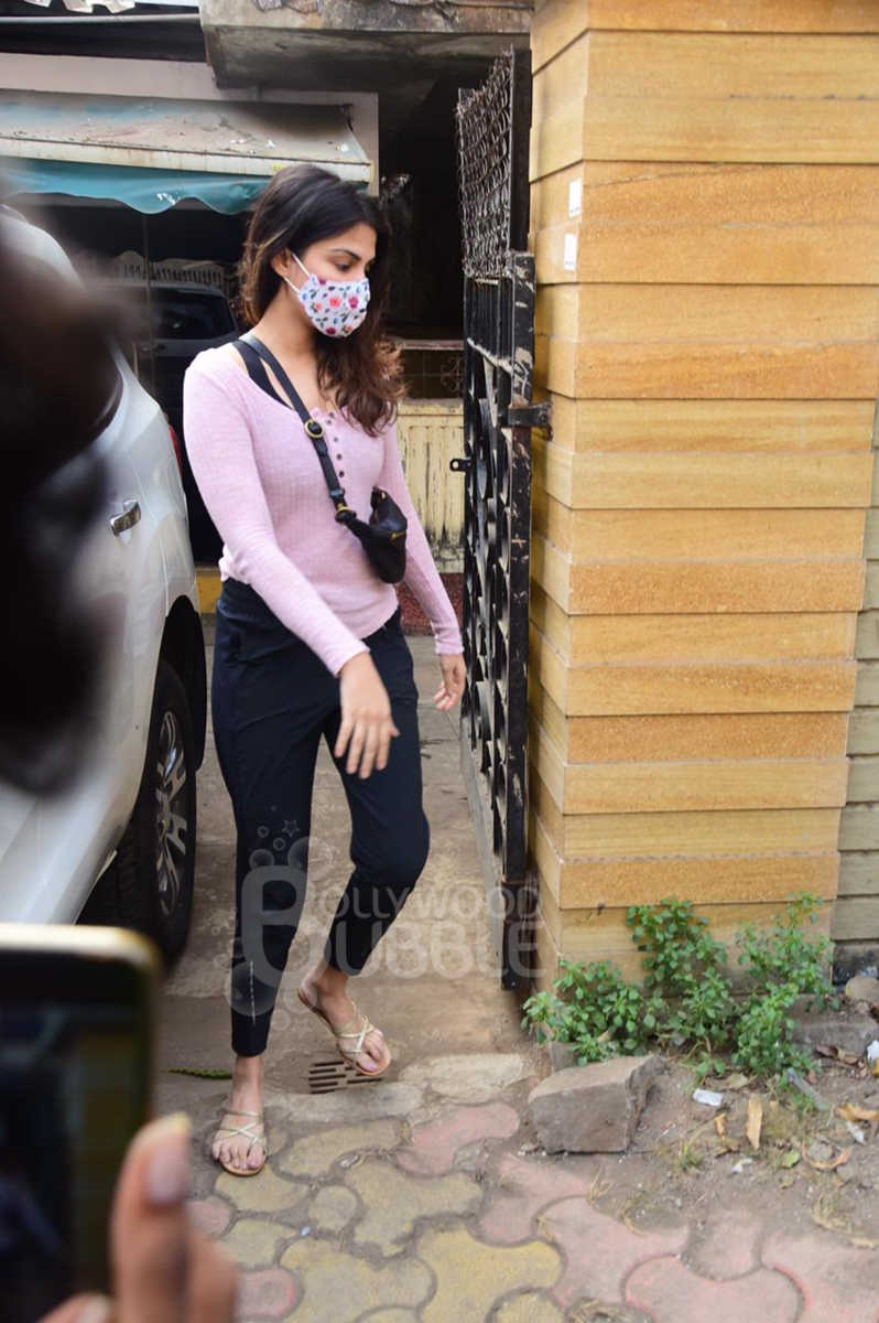 Rhea showik Chakraborty spotted gym