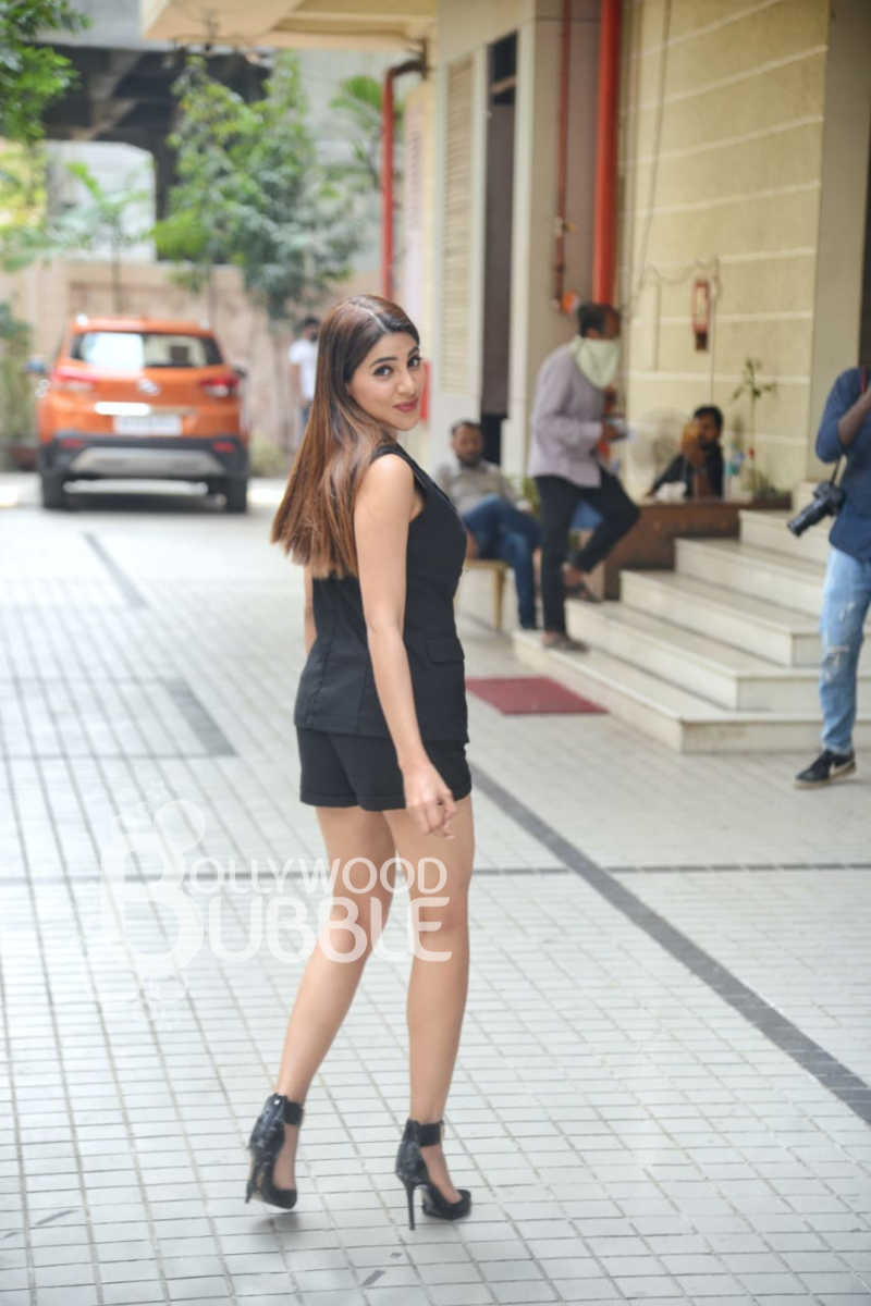 Nikki Tamboli photos, Nikki Tamboli movies