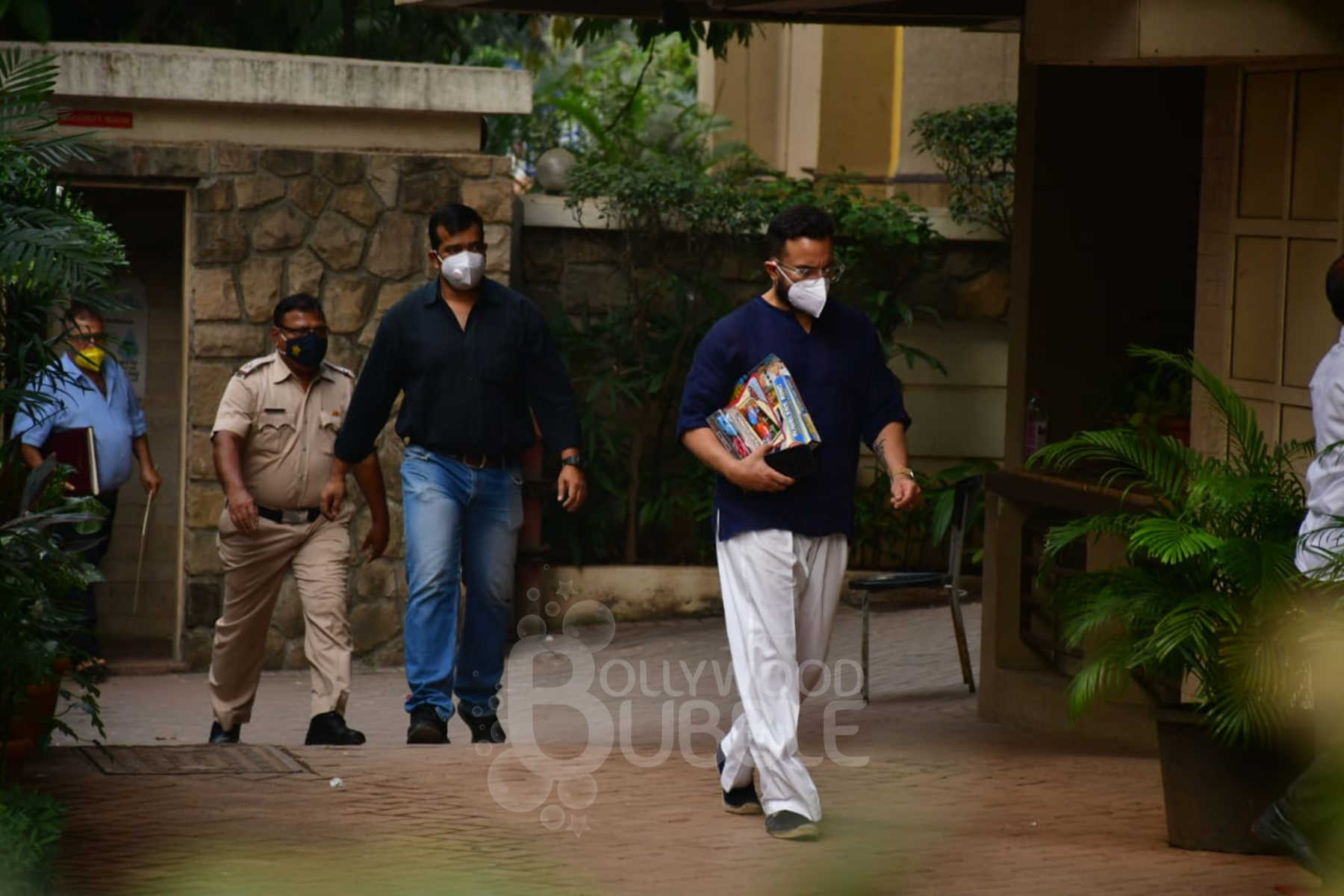 Saif ali khan gifts taimur ali khan