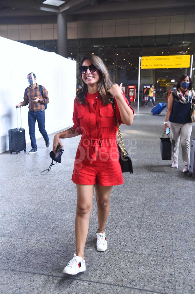 Hina Khan, Hina Khan pics, Hina Khan airport look, Hina Khan style
