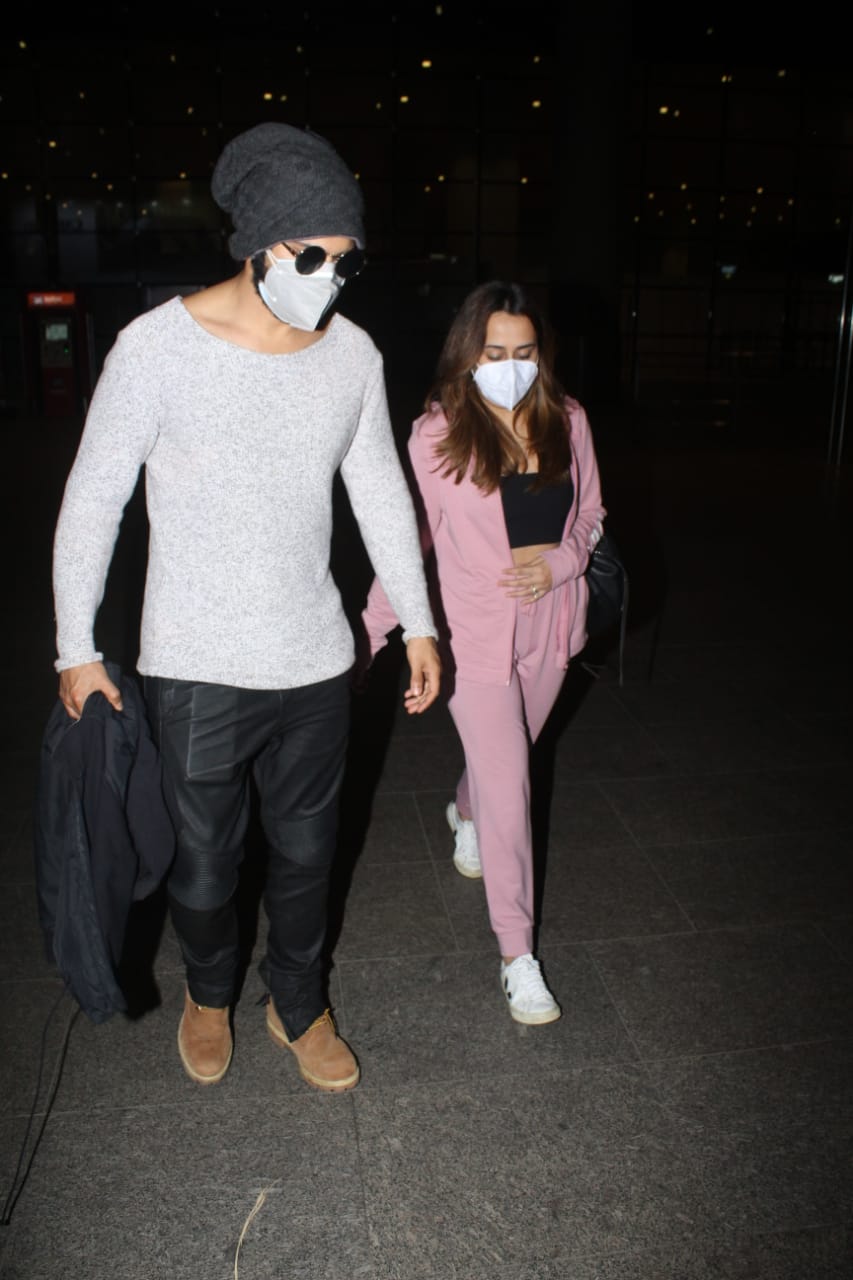 Varun Dhawan and Natasha Dalal spotted at airport