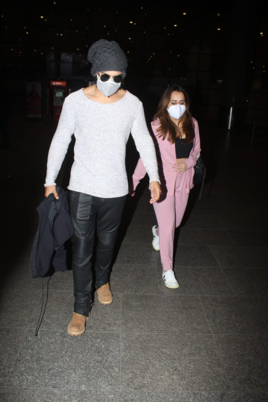 Varun Dhawan and Natasha Dalal spotted at airport