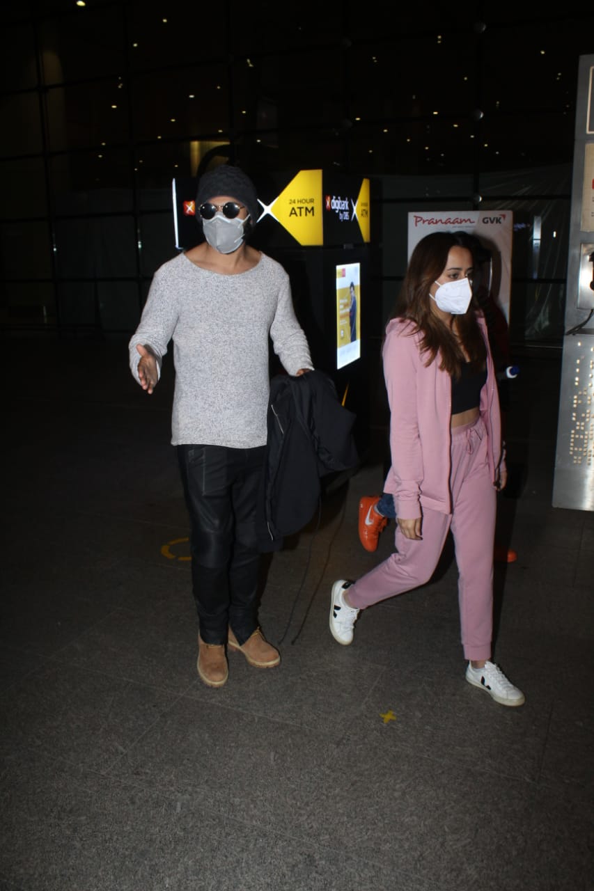 Varun Dhawan and Natasha Dalal spotted at airport