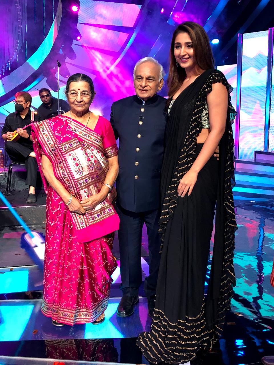 Dhvani Bhanushali, Radha, Vaatse