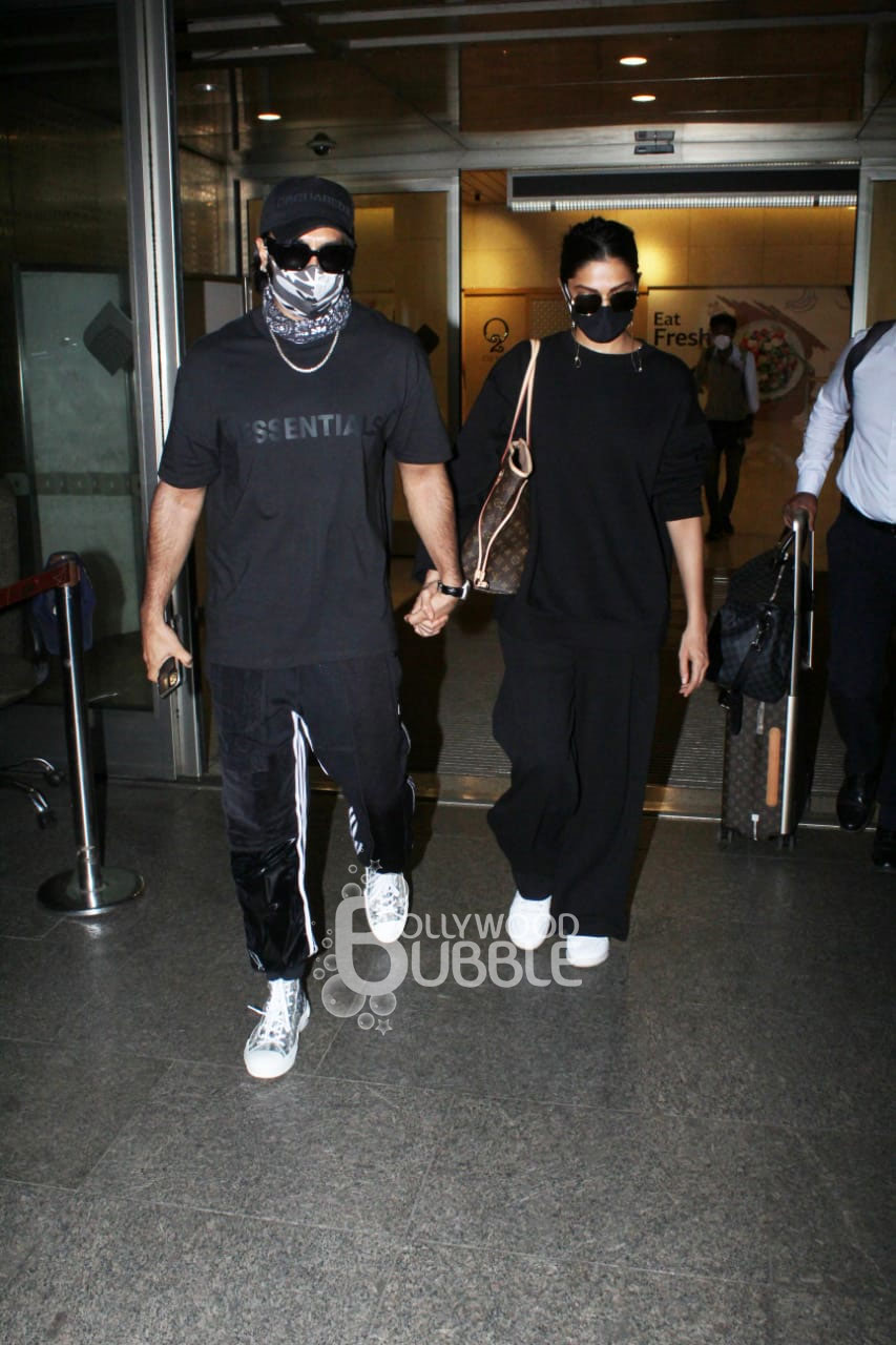Ranveer and Deepika at airport