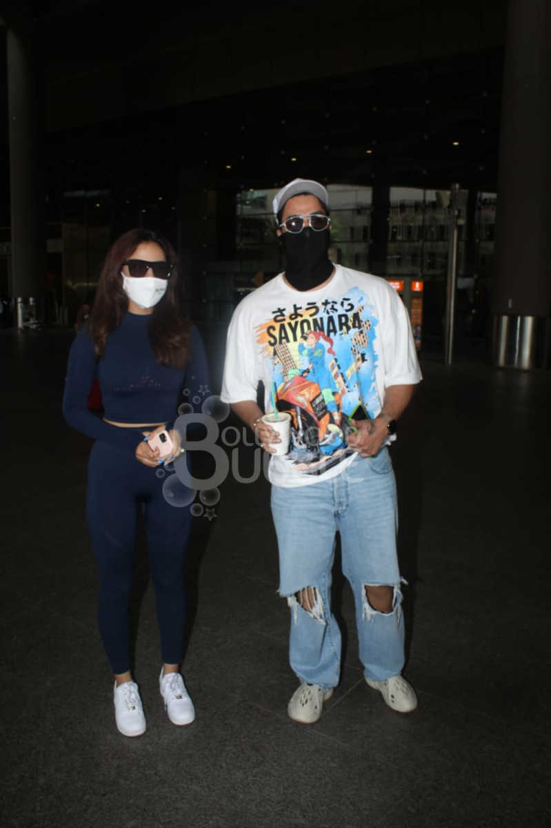 jasmin bhasin, aly goni, jasmin and aly, jasmin bhasin and aly goni, jasly, jasmin aly airport, jasmin bhasin pics, aly goni pics, jasmin and aly pics