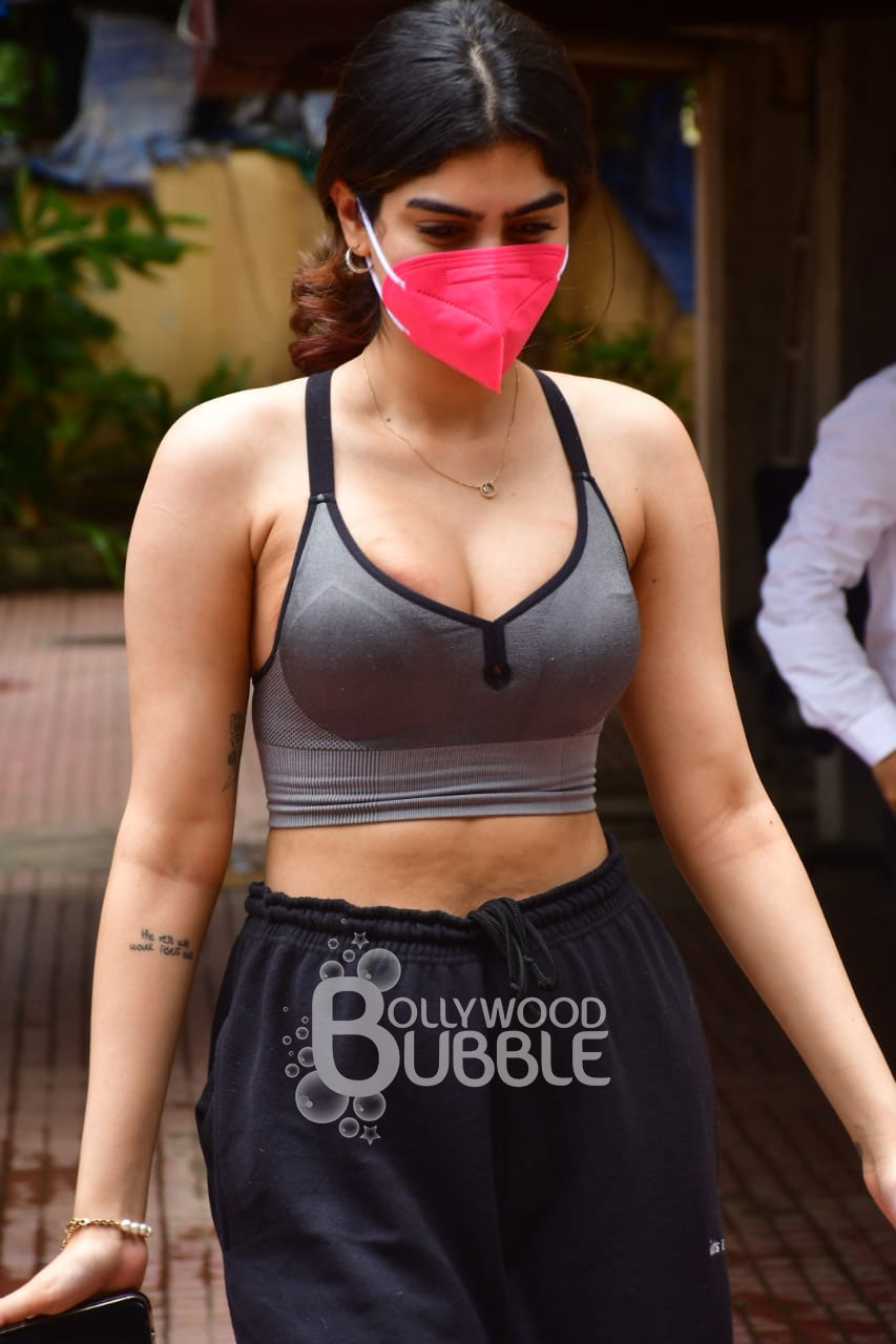 Khushi Kapoor gym pics