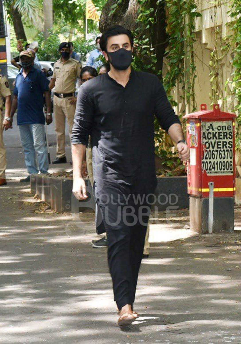 dilip kumar, dilip kumar death, dilip kumar last rites, dilip kumar burial, vidya balan, shabana azmi, anupam kher, johny lever, dharmendra, siddharth roy kapur, dilip kumar, dilip, dilip kumar news, दिलीप, दिलीप कुमार, dilip kumar age, dilip kumar death, saira banu, actor dilip kumar, dilip kumar saira banu, dilip kumar death, dilip kumar passes away, dilip kumar best films, dilip kumar passed away,