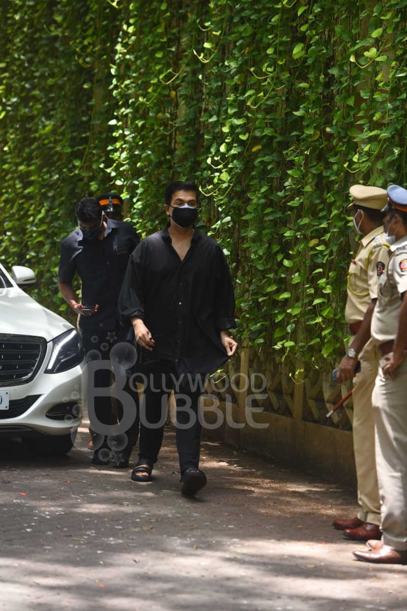 dilip kumar, dilip kumar death, dilip kumar last rites, dilip kumar burial, vidya balan, shabana azmi, anupam kher, johny lever, dharmendra, siddharth roy kapur, dilip kumar, dilip, dilip kumar news, दिलीप, दिलीप कुमार, dilip kumar age, dilip kumar death, saira banu, actor dilip kumar, dilip kumar saira banu, dilip kumar death, dilip kumar passes away, dilip kumar best films, dilip kumar passed away,