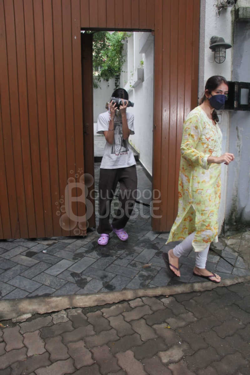 chunky panday, bhavana pandey, ananya panday, ananya panday grandmother, samir soni, neelam kothari, deanne panday, snehlata panday