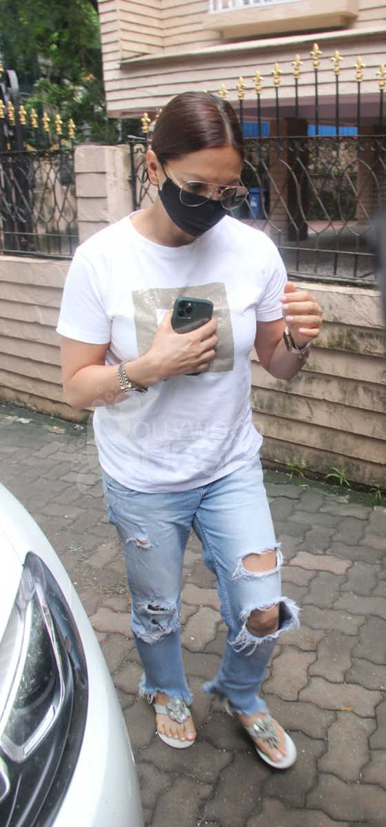 chunky panday, bhavana pandey, ananya panday, ananya panday grandmother, samir soni, neelam kothari, deanne panday, snehlata panday