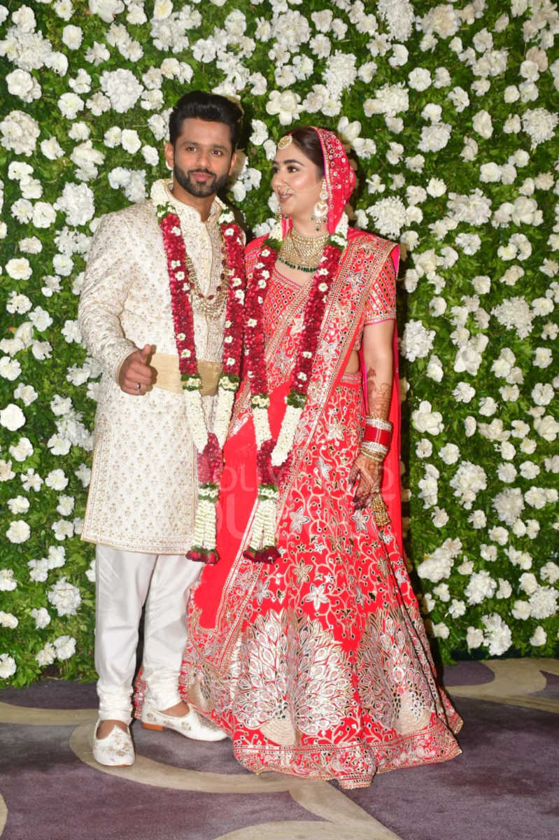 rahul disha wedding pics, disha parmar, disha parmar wedding pics, disha parmar wedding, disha parmar bride look, rahul vaidya disha parmar wedding, disha parmar family, disha parmar marriage pics, disha parmar rahul vaidya, rahul vaidya marriage date, rahul vaidya disha parmar pics, rahul vaidya news, bigg boss, rahul vaidya bigg boss, rahul vaidya wedding date, aly goni, aly goni instagram, rahul disha wedding pics, rahul vaidya marriage, rahul vaidya wife,