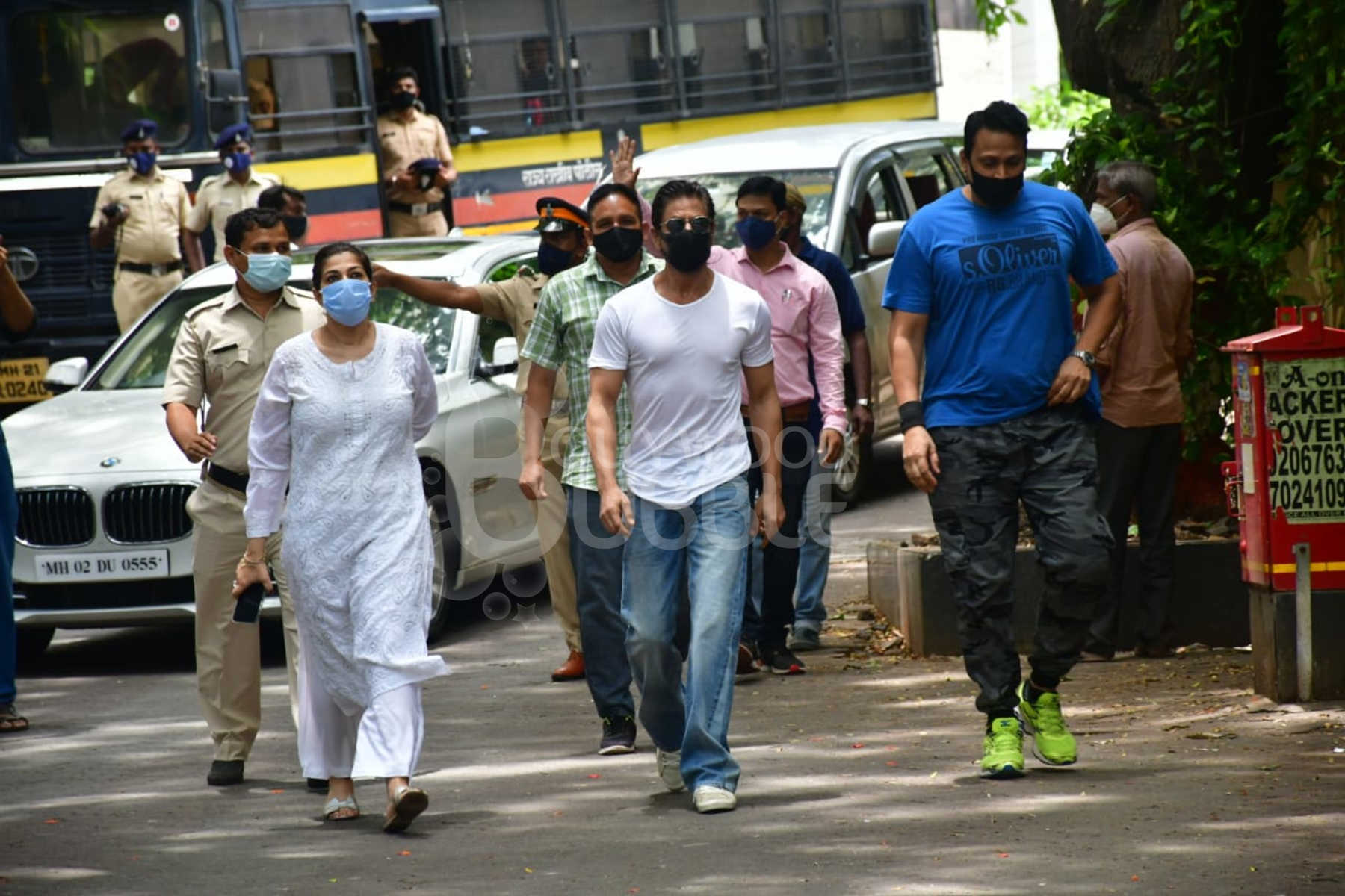 dilip kumar, shagufta ali, saira banu, dilip kumar news, dilip kumar age, motherson sumi share price, दिलीप कुमार, dilip kumar death, dilip kumar children, dilip, dileep kumar, saira banu age, manoj kumar, dilip kumar wife, shah rukh khan, shah rukh dilip kumar, srk at dilip kumar funeral