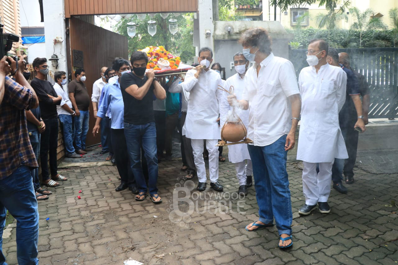 Chunky Panday's mother's last rites