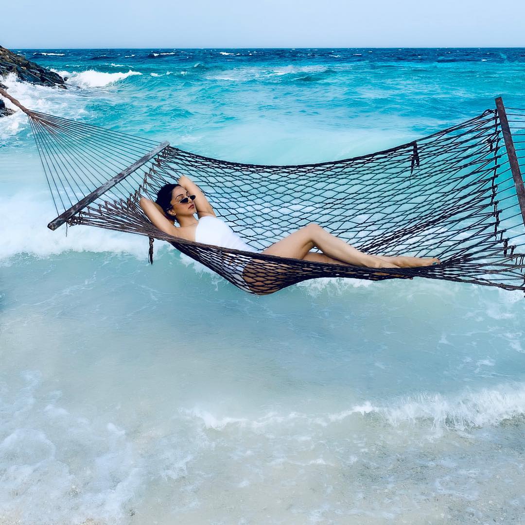 Kiara Advani hot pics, birthday girl kiara advani,