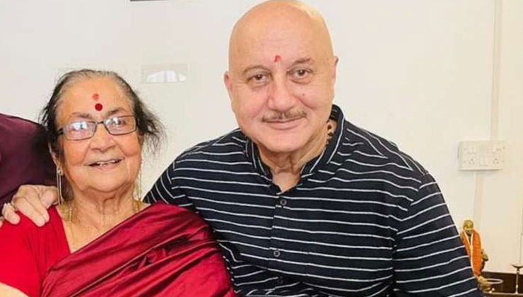 anupam kher, anupam kher mother, anupam kher actor, anupam kher home,