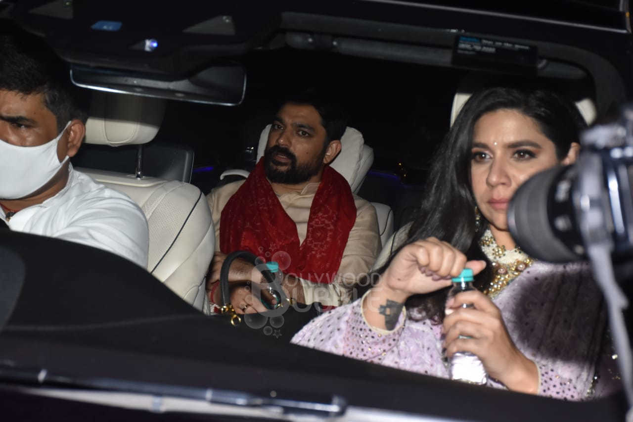 rhea kapoor, sonam kapoor, sonam sister rhea wedding, rhea kapoor boyfriend karan boolani, rhea kapoor wedding, rhea kapoor marriage, karan boolani, rhea kapoor wedding pics, anil Kapoor daughter, veere di wedding, anshula kapoor, boney kapoor, arjun kapoor sister, sonam rhea pic, rhea kapoor wedding photos, pics of rhea karan wedding,