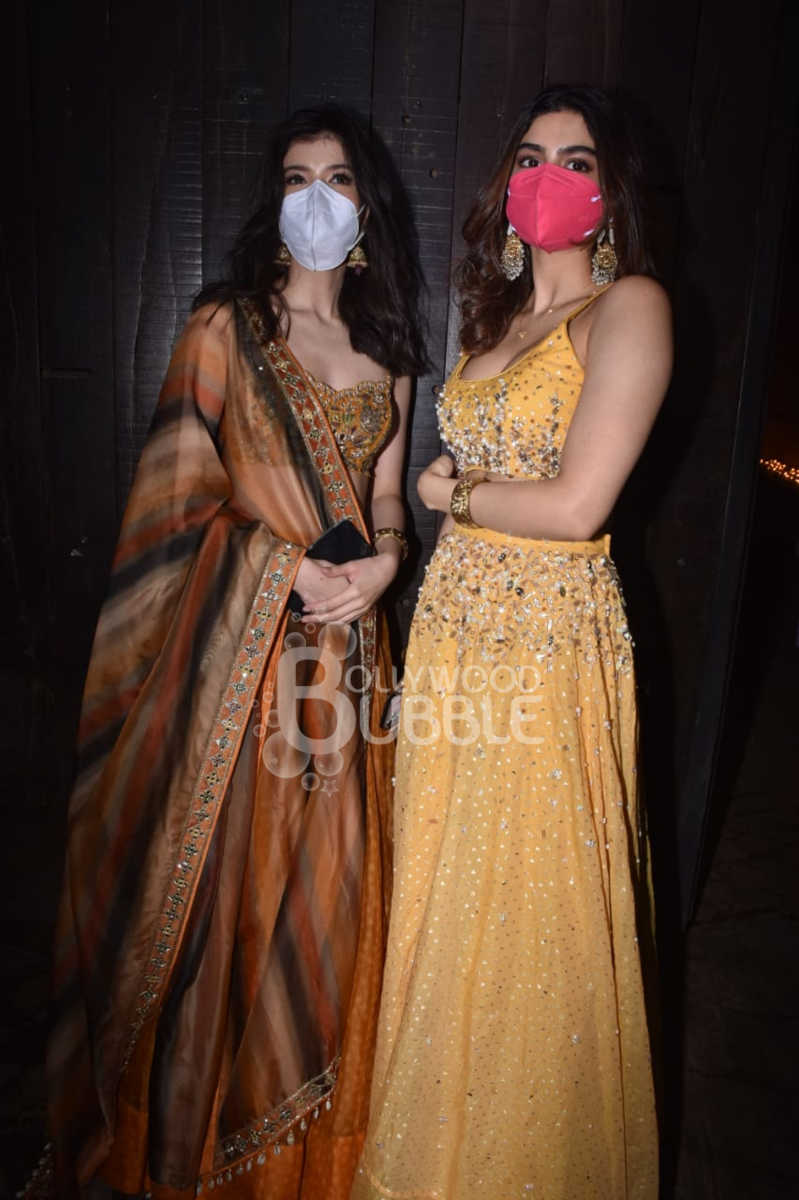 rhea kapoor, sonam kapoor, sonam sister rhea wedding, rhea kapoor boyfriend karan boolani, rhea kapoor wedding, rhea kapoor marriage, karan boolani, rhea kapoor wedding pics, anil Kapoor daughter, veere di wedding, anshula kapoor, boney kapoor, arjun kapoor sister, sonam rhea pic, rhea kapoor wedding photos, pics of rhea karan wedding,