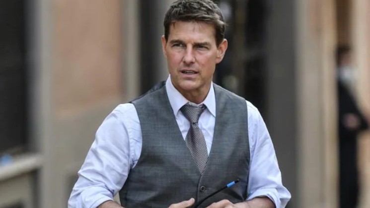 tom cruise, tom cruise movies, tom cruise movie, tom cruise age, mission impossible, tom cruise net worth, tom cruise height, tom cruise mummy, tom cruise wife, tom cruise mission impossible 7, tom cruise luggage stolen,