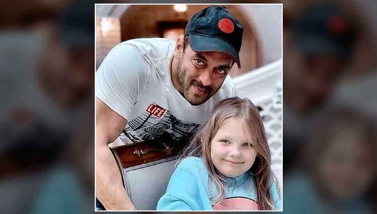 Tiger 3: Salman Khan makes a fan happy in Russia