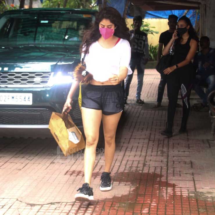 Janhvi and Khushi pics