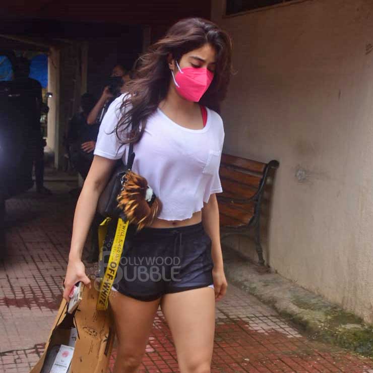 Janhvi and Khushi pics