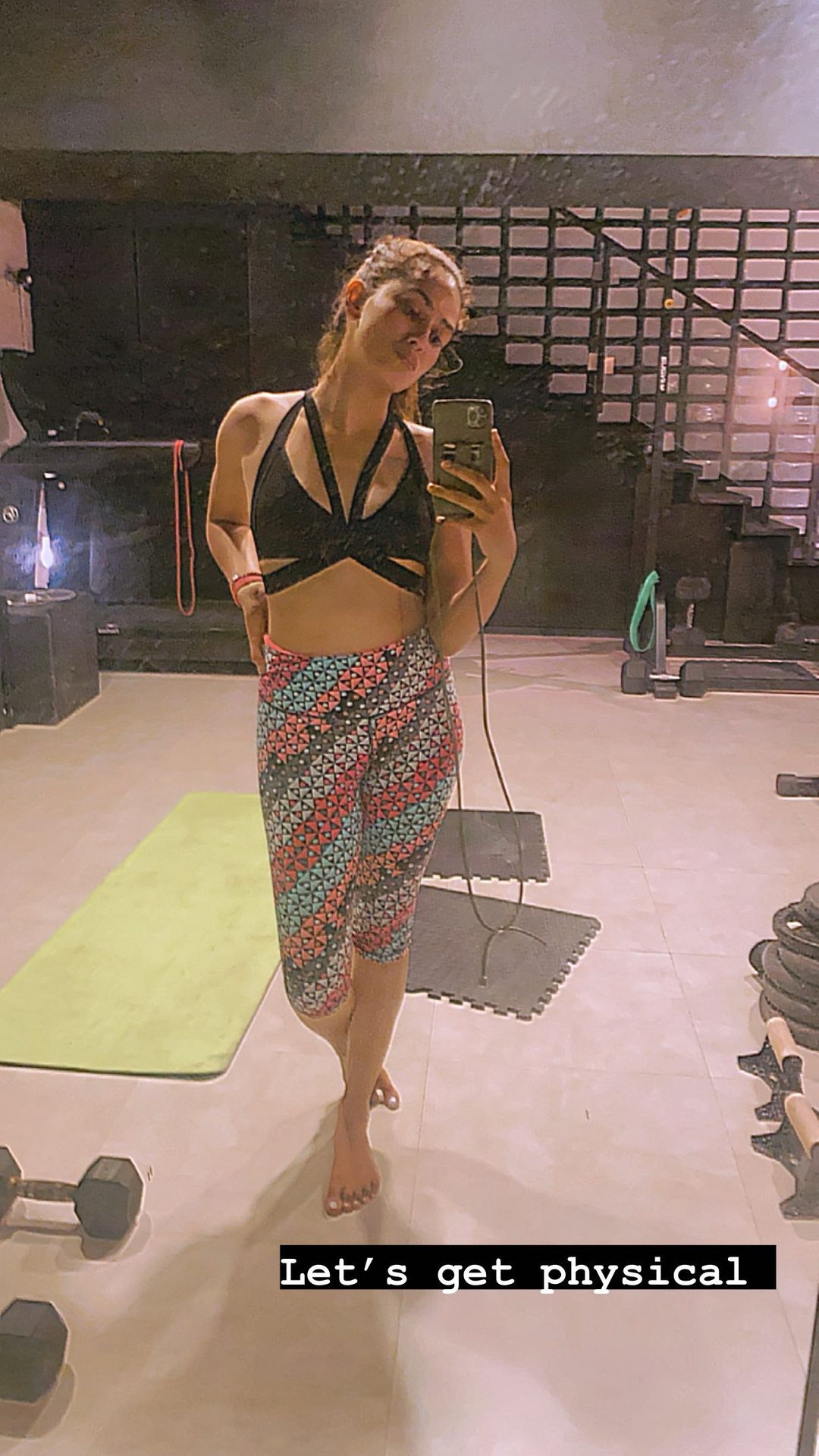 mira rajput gym selfie, mira rajput hot selfie, 