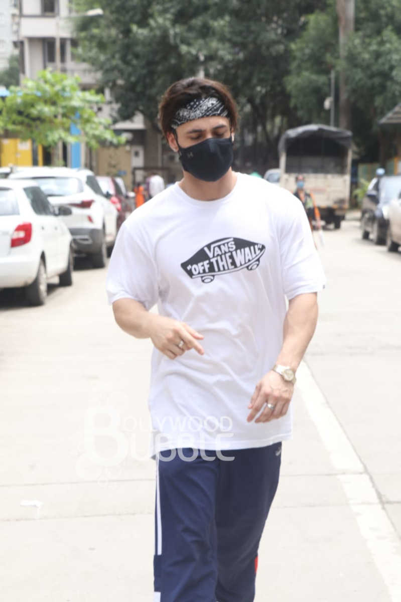 sidharth shukla, siddharth shukla, sidharth shukla asim riaz, asim riaz at cooper hospital, bigg boss 13, sidharth asim, sidharth asim moments, asim riaz instagram, sidharth shukla family, sidharth shukla cardiac arrest, idharth shukla death reason, sidharth shukla sidharth shukla mother, sidharth shukla shehnaaz gill, shehnaaz gill shoot, sidnaaz, sidharth shukla death, bigg boss 13, sidharth shukla death news, sidharth shukla dead, sidharth shukla shehnaaz gill, bigg boss 13 winner sidharth shukla, latest sidharth shukla news, tv news,