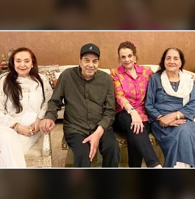 Dharmendra-and-his-first-wife-Prakash-Kaur-spotted-with-Mumtaz-2.jpg