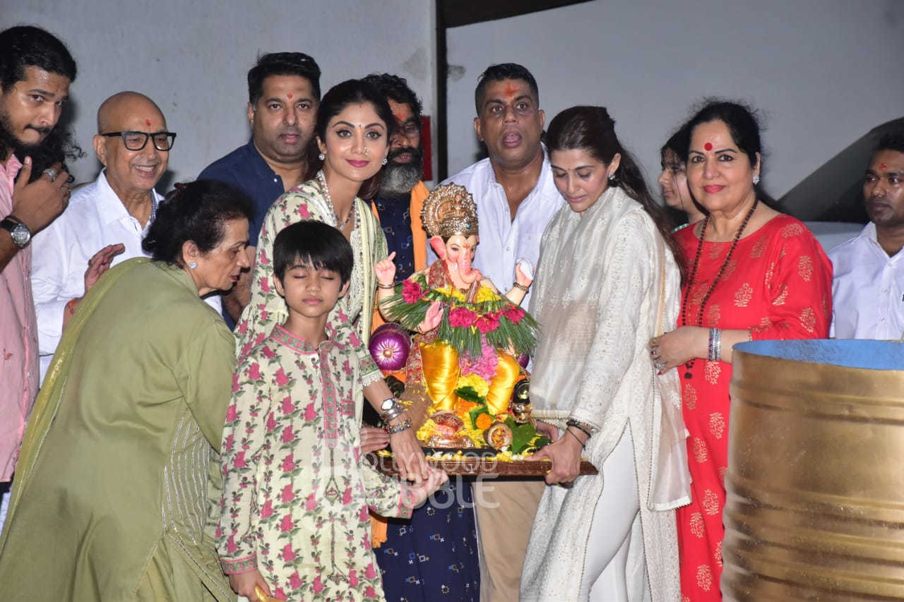 shilpa shetty, shilpa, shilpa shetty age, silpa, raj kundra, shilpa shetty kundra, शिल्पा, raj kundra shilpa shetty, shilpa shetty husband, shamita shetty, shilpa shetty ganesh visarjan, shilpa shetty ganpati visarjan, shilpa shetty ganesha, shilpa shetty children, ganesh chaturthi,