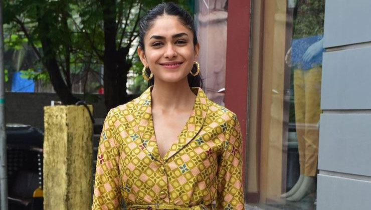 mrunal thakur, toofan actor, virat kohli, indian cricket team skipper, indian cricketer,