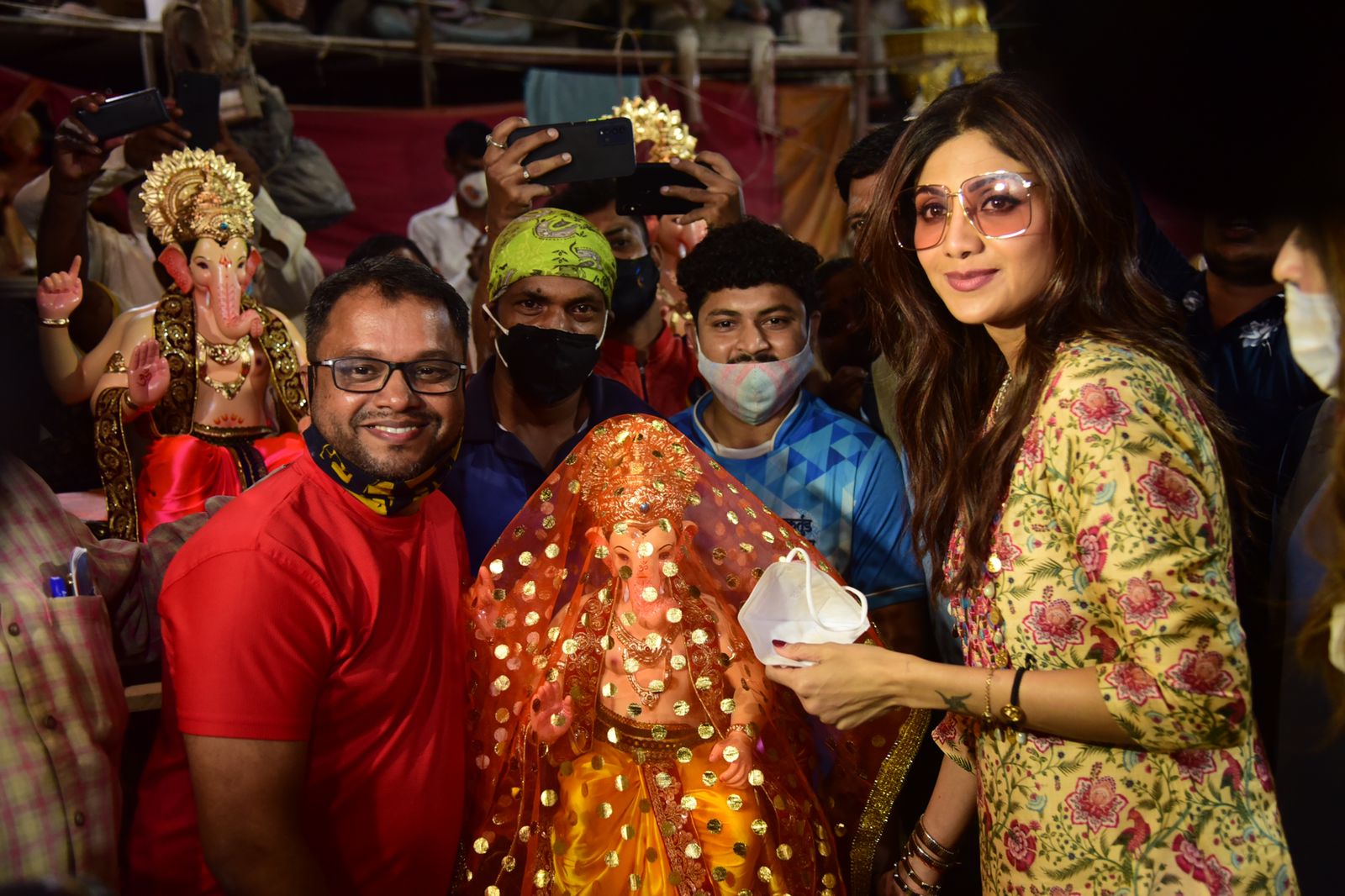 Shilpa-Shetty-welcomees-bappa.jpeg