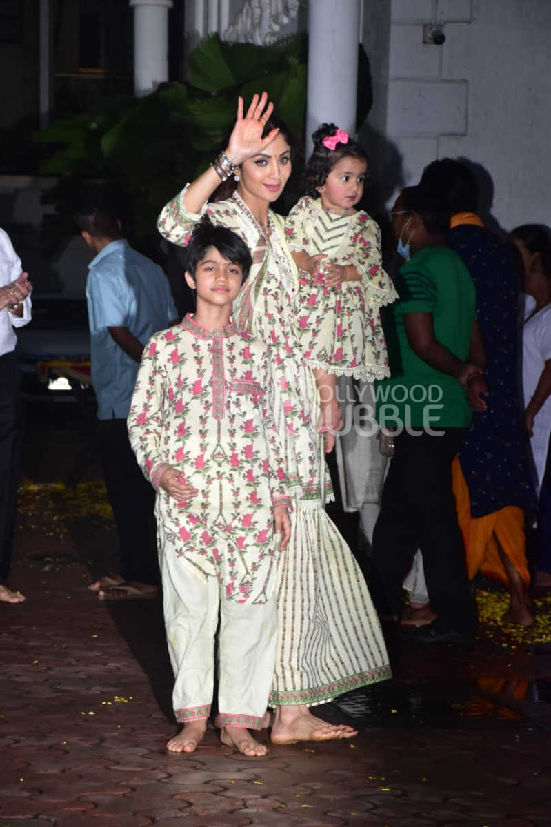 shilpa shetty, shilpa, shilpa shetty age, silpa, raj kundra, shilpa shetty kundra, शिल्पा, raj kundra shilpa shetty, shilpa shetty husband, shamita shetty, shilpa shetty ganesh visarjan, shilpa shetty ganpati visarjan, shilpa shetty ganesha, shilpa shetty children, ganesh chaturthi,