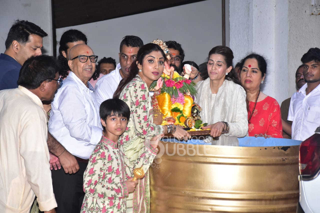 shilpa shetty, shilpa, shilpa shetty age, silpa, raj kundra, shilpa shetty kundra, शिल्पा, raj kundra shilpa shetty, shilpa shetty husband, shamita shetty, shilpa shetty ganesh visarjan, shilpa shetty ganpati visarjan, shilpa shetty ganesha, shilpa shetty children, ganesh chaturthi,
