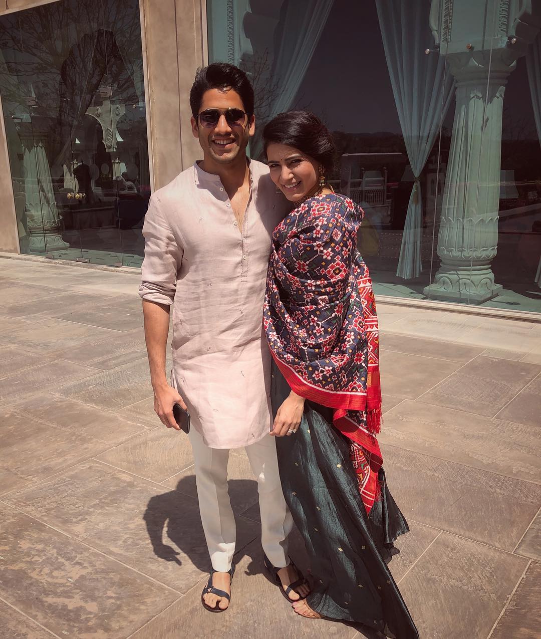 naga chaitanya with his wife samantha akkineni, 