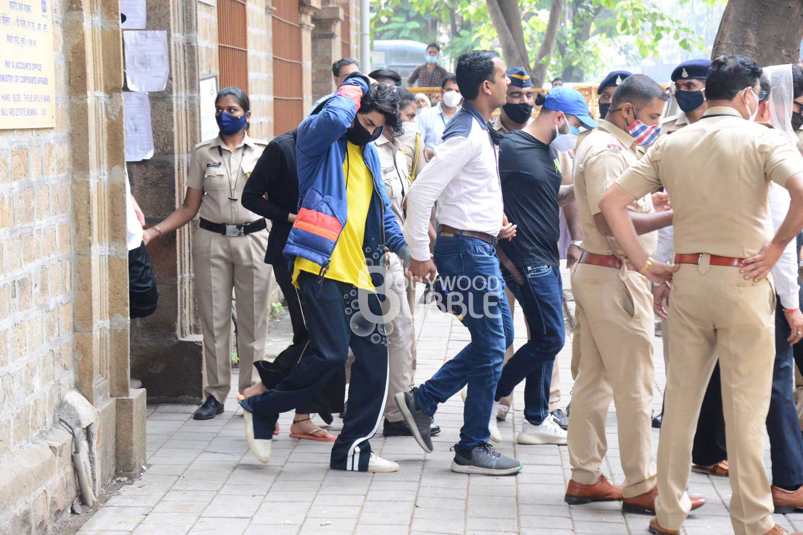 aryan khan, srk son aryan khan leaving ncb office for medical test, 