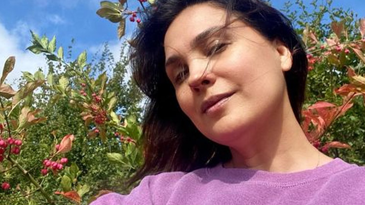 lara dutta phone cover, lara dutta twitter, lara dutta hiccups and hookup