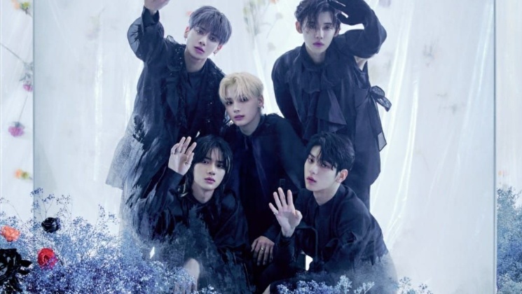 tomorrow x together chaotic wonderland, tomorrow x together, chaotic wonderland,