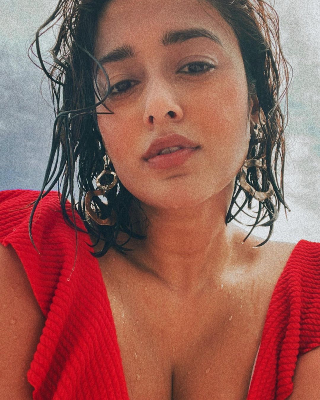 Ileana D'Cruz poses for a hot selfie