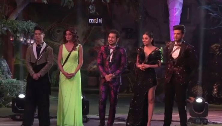 Bigg Boss 15's top 5 offered the price money suitcase, THIS contestant accepts and exits the show