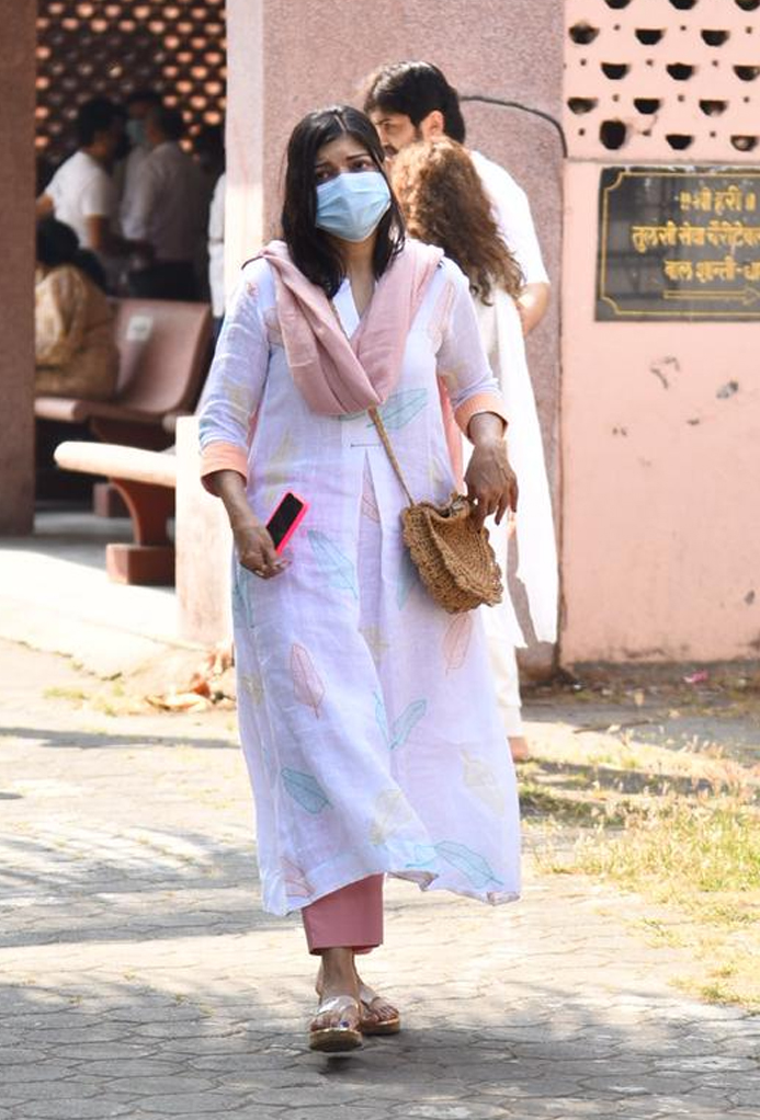 baapi lahiri, bappi lahiri death, alka yagnik,