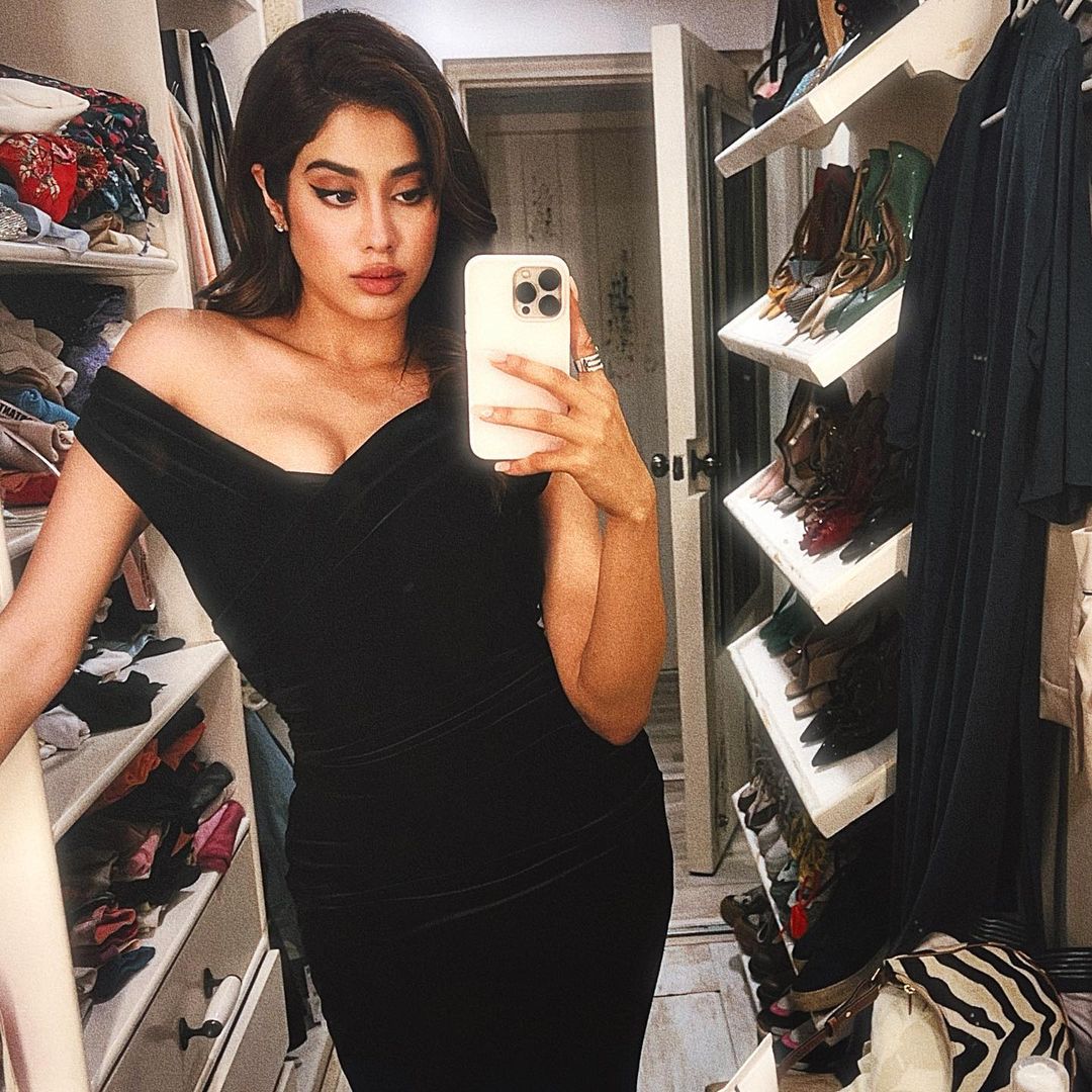 Janhvi Kapoor, Janhvi Kapoor closet, Janhvi Kapoor home, Janhvi Kapoor pics
