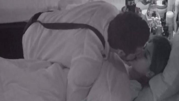 puneesh sharma, bandgi kalra, bigg boss contestants kiss,