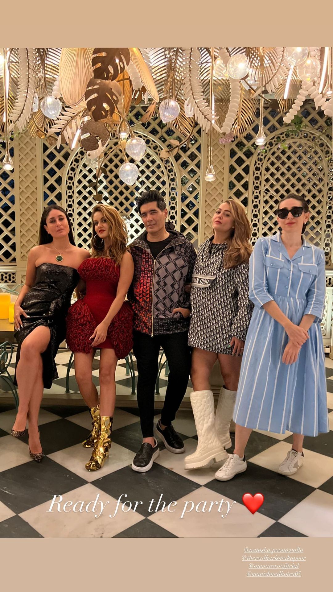 kareena kapoor, karisma kapoor, manish malhotra