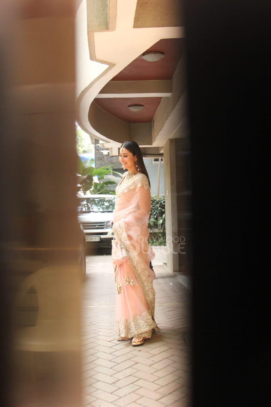 Kareena Kapoor looks beyond beautiful