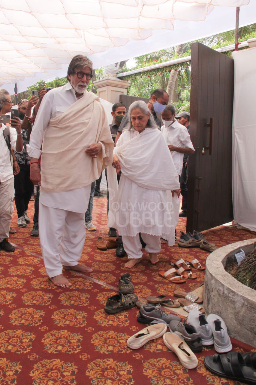 Amitabh Bachchan arrives with Jaya Bachchan