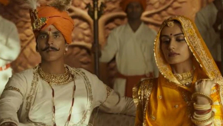 Manushi Chhillar, Akshay Kumar