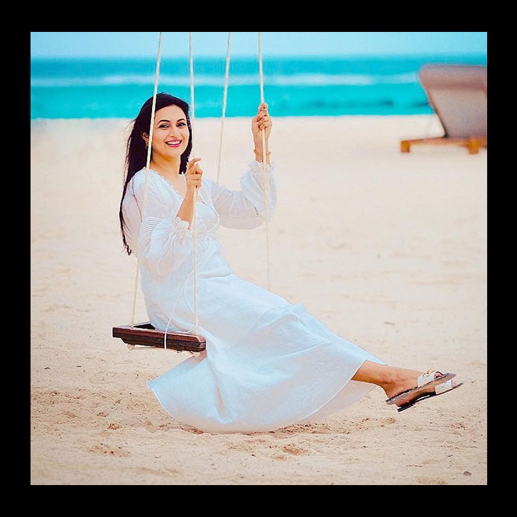Divyanka Tripathi looks stunning in white outfit