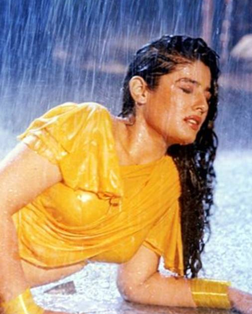 bollywood actresses rain songs, raveena tandon, tip tip barsa paani,