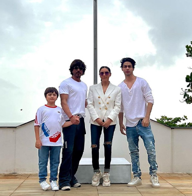 Gauri Khan, Shah Rukh Khan, family photo